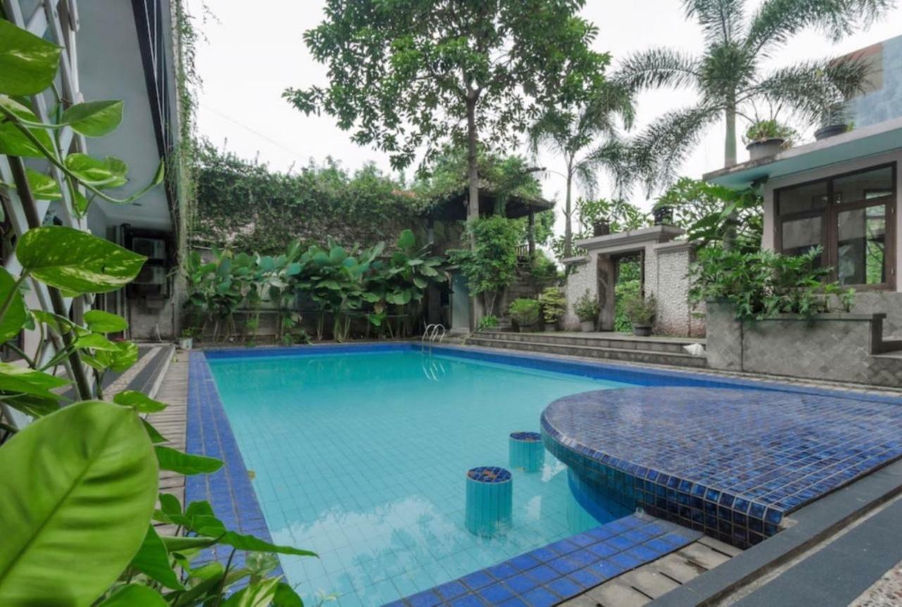 Oyo 107 Kusuma Kemang Suite Jakarta Exterior foto