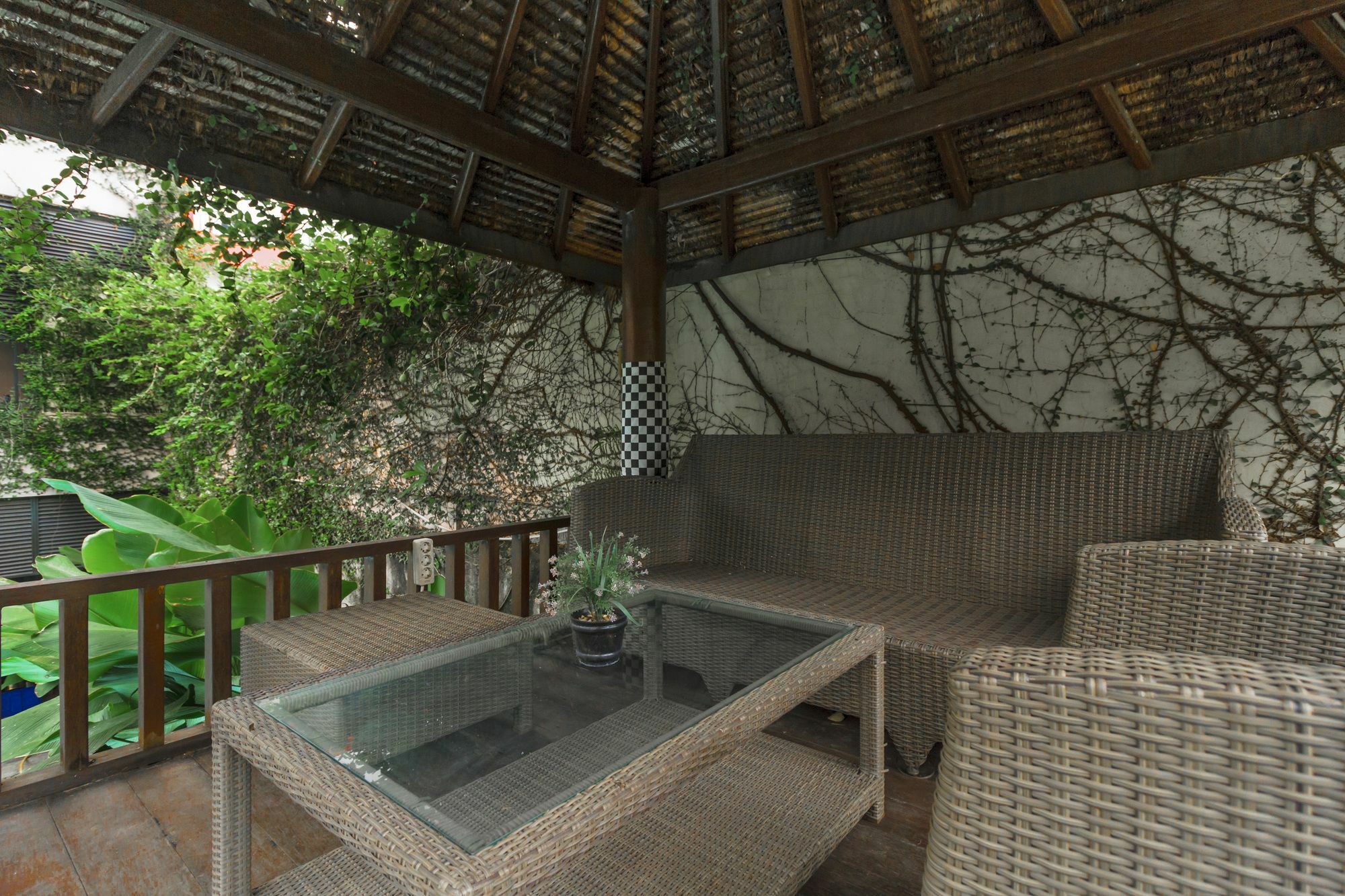 Oyo 107 Kusuma Kemang Suite Jakarta Exterior foto