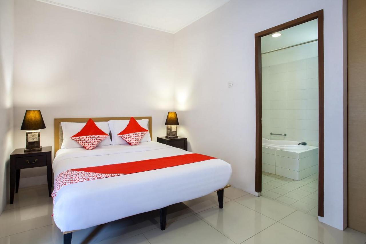 Oyo 107 Kusuma Kemang Suite Jakarta Exterior foto